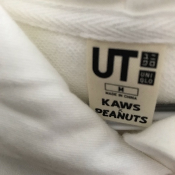 KAWS x UNIQLO Peanuts Snoopy Hoodie - Picture 2 of 6